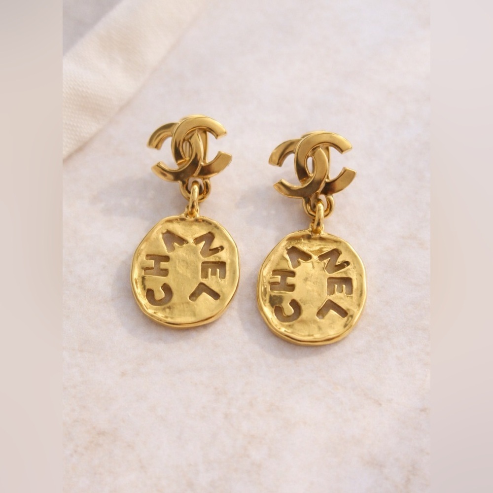 Rare Vintage CHANEL CC Drop 24K GP Medallion Logo Clip Earrings 1980-1990 & COA - Picture 3 of 6